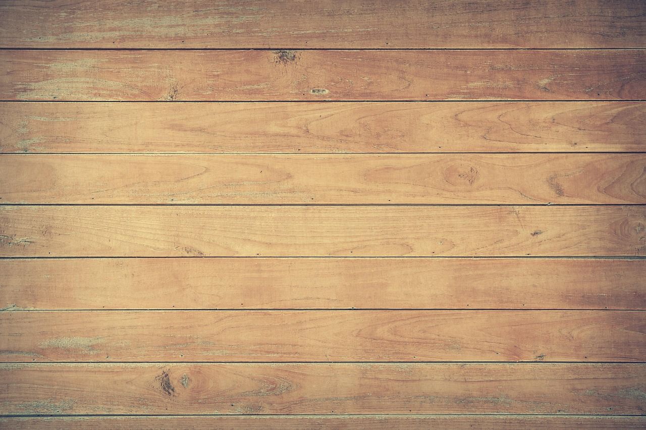 Comment poncer et vitrifier un parquet ancien comme un pro ? service professionnel de ponçage et vernissage de sols pour redonner éclat et durabilité à vos planchers.