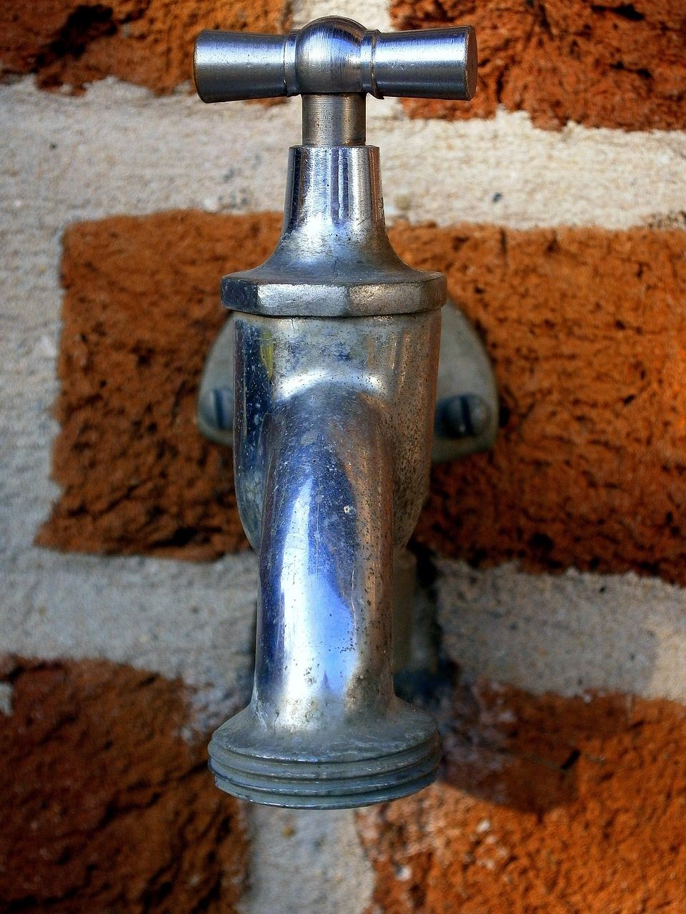 Comment installer un arrosage automatique efficace dans son jardin ? système d'irrigation automatique pour optimiser l'arrosage de vos plantes et jardins, économiser l'eau et assurer une croissance saine toute l'année.