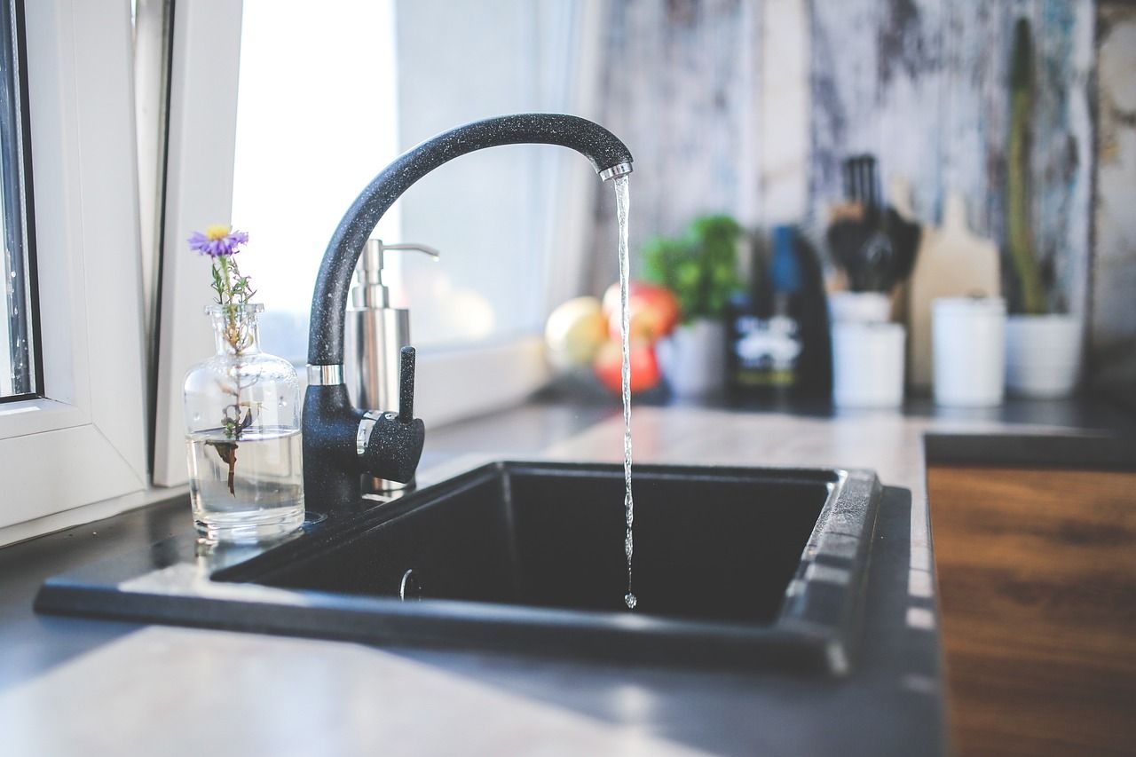 apprenez à identifier et réparer un robinet qui fuit pour éviter le gaspillage d'eau et augmenter votre confort à la maison.