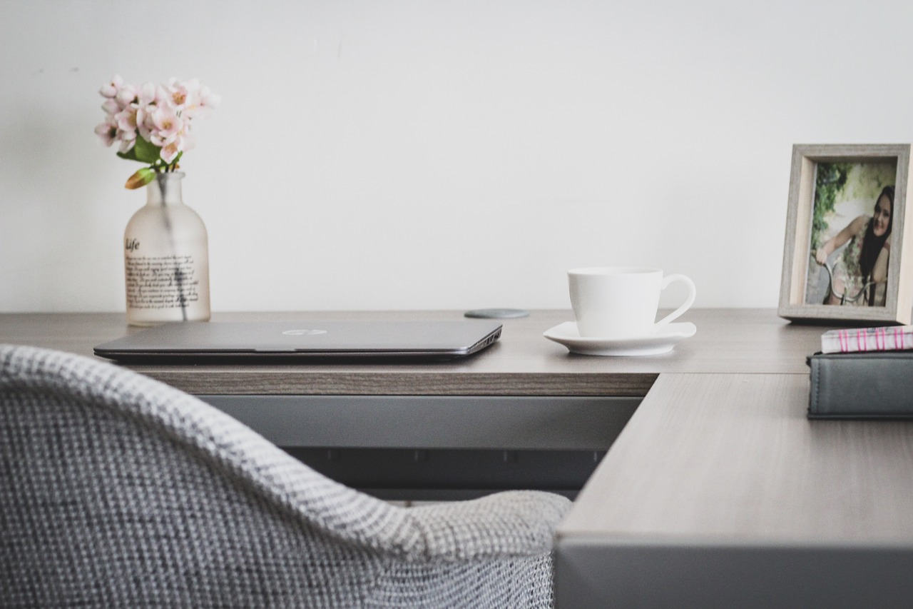 Comment créer un espace de travail inspirant chez soi avec la déco ?
