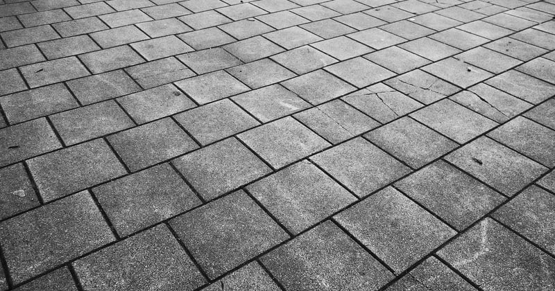 Béton drainant : la solution permeable qui transforme vos exterieurs